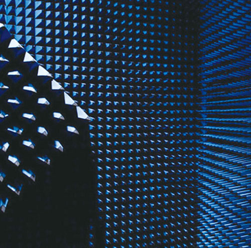 微波暗室是由哪些部分組成的？